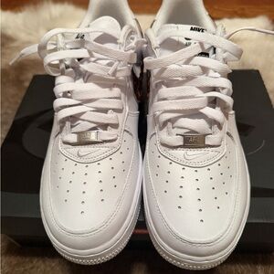 Nike White Leather Low-Top Sneakers with Silver AF-1 Lace Dubs